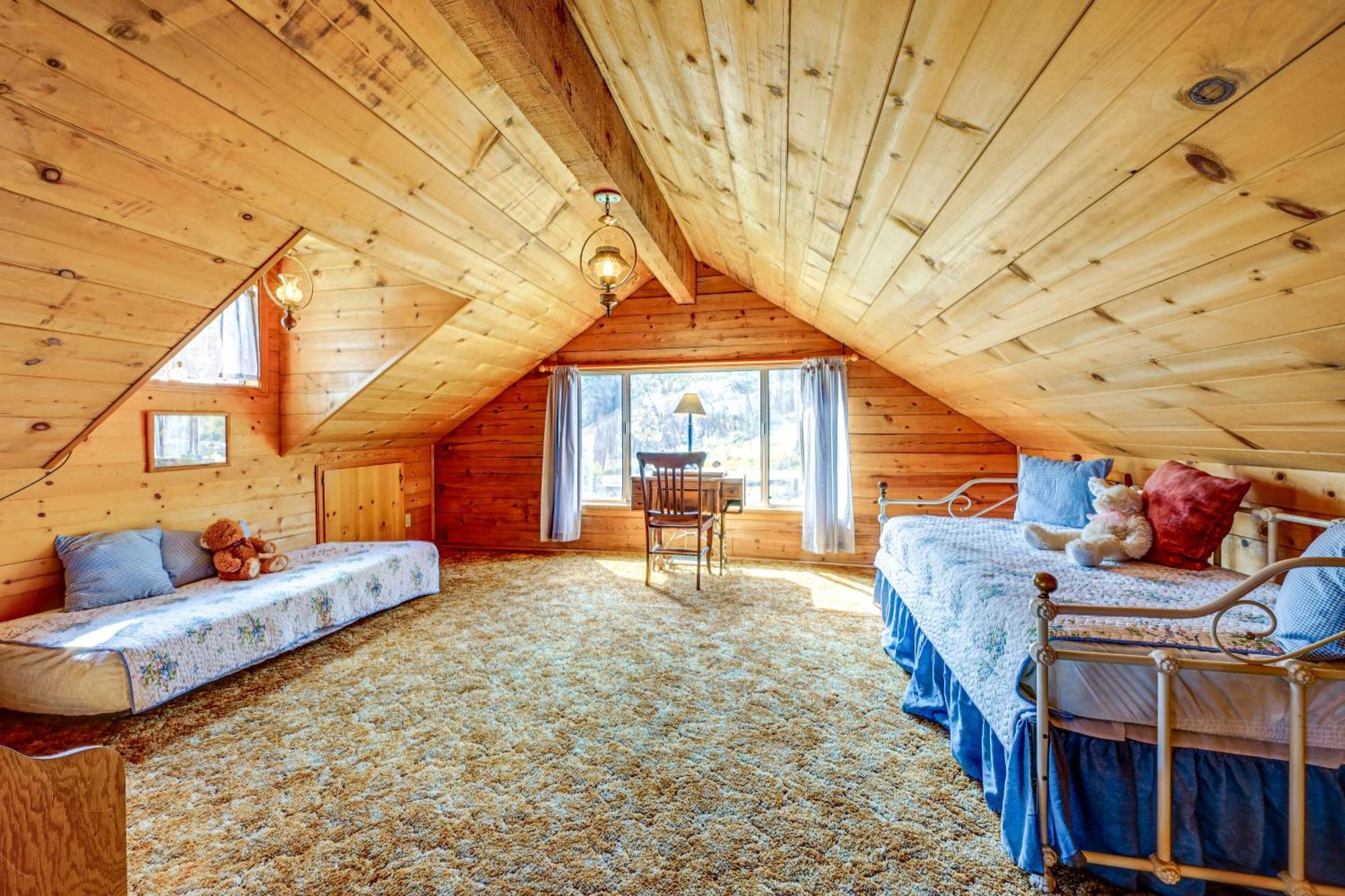 Cozy Family-Friendly Badger Retreat With Fireplace! Exterior photo