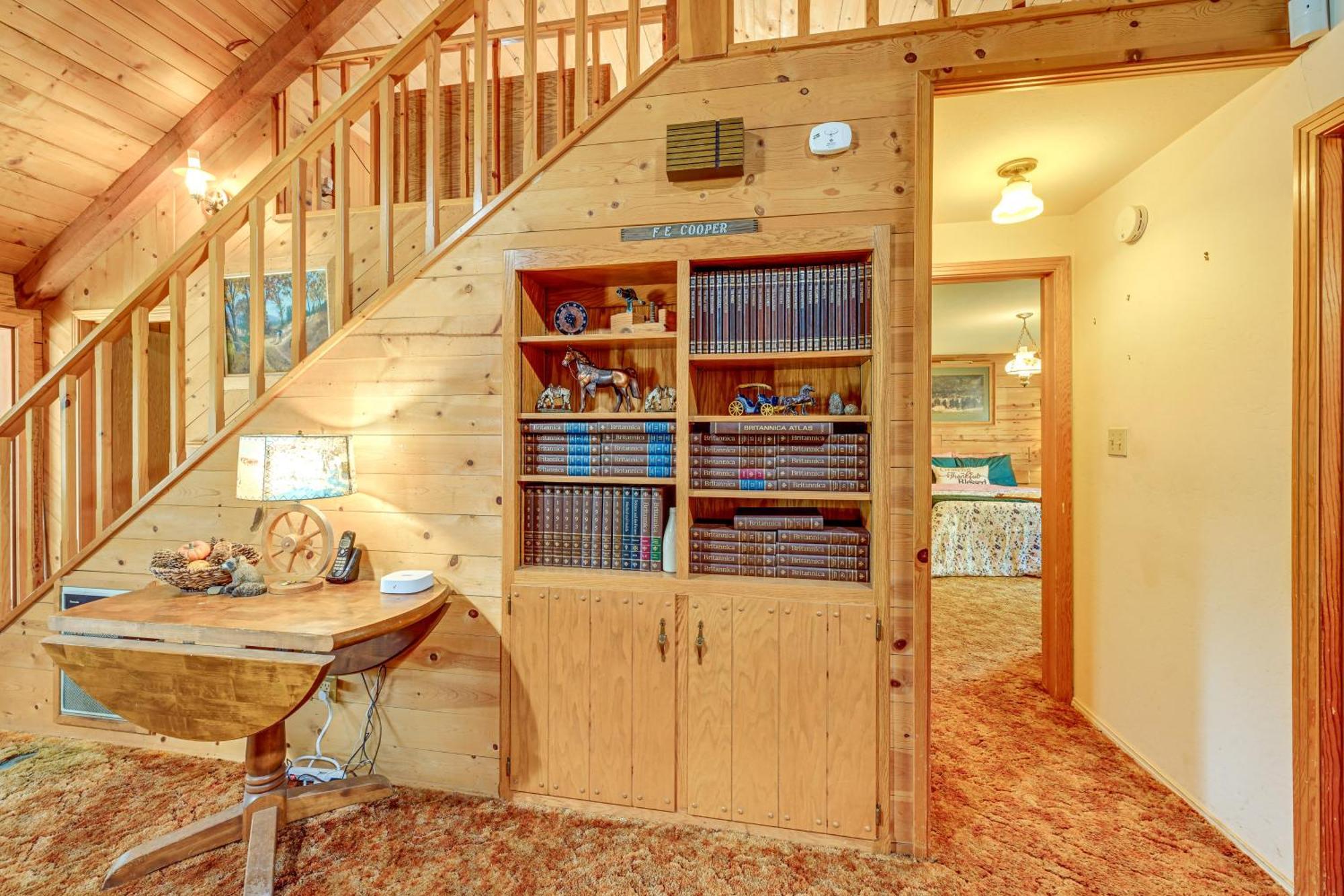 Cozy Family-Friendly Badger Retreat With Fireplace! Exterior photo