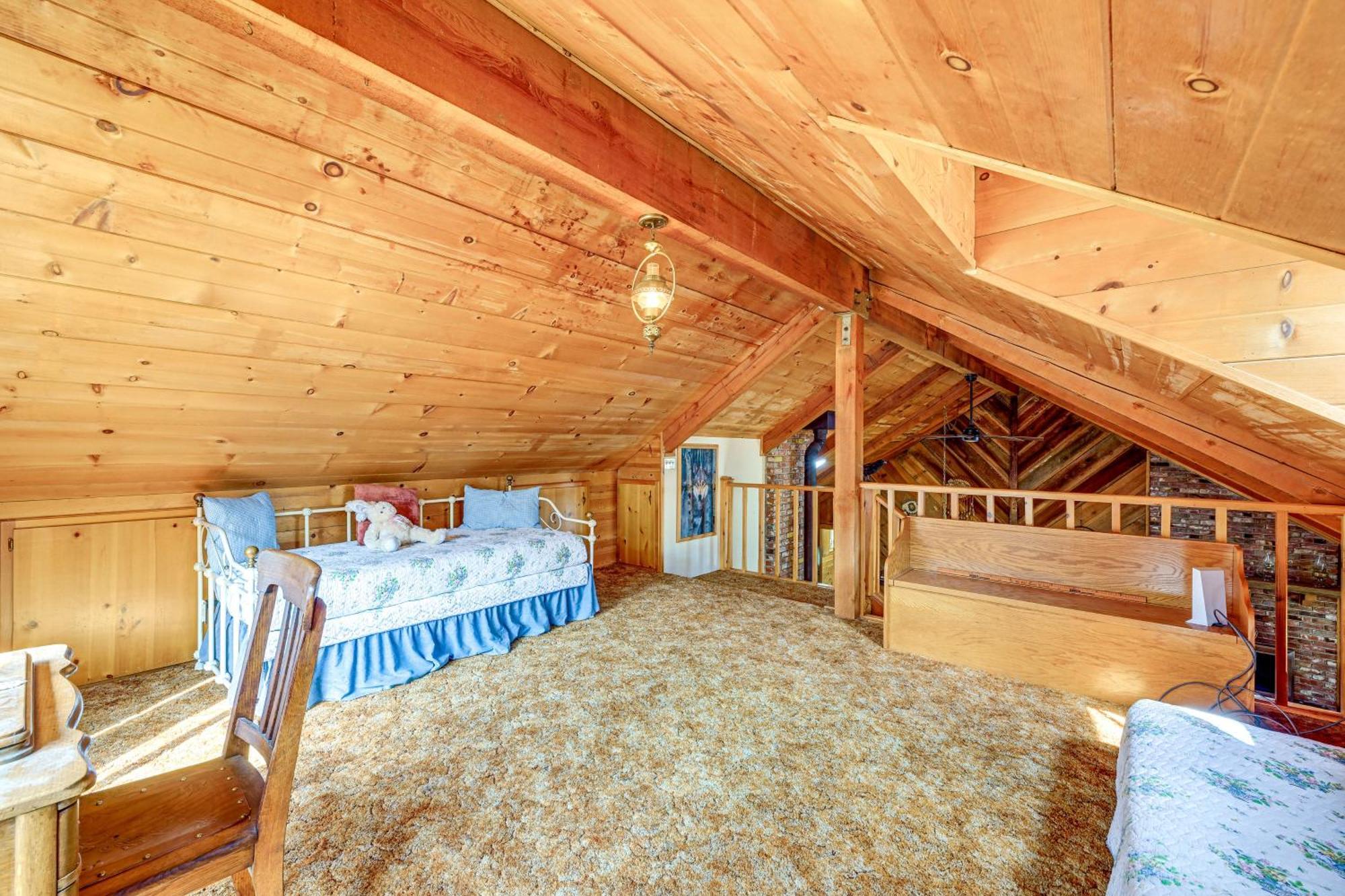 Cozy Family-Friendly Badger Retreat With Fireplace! Exterior photo