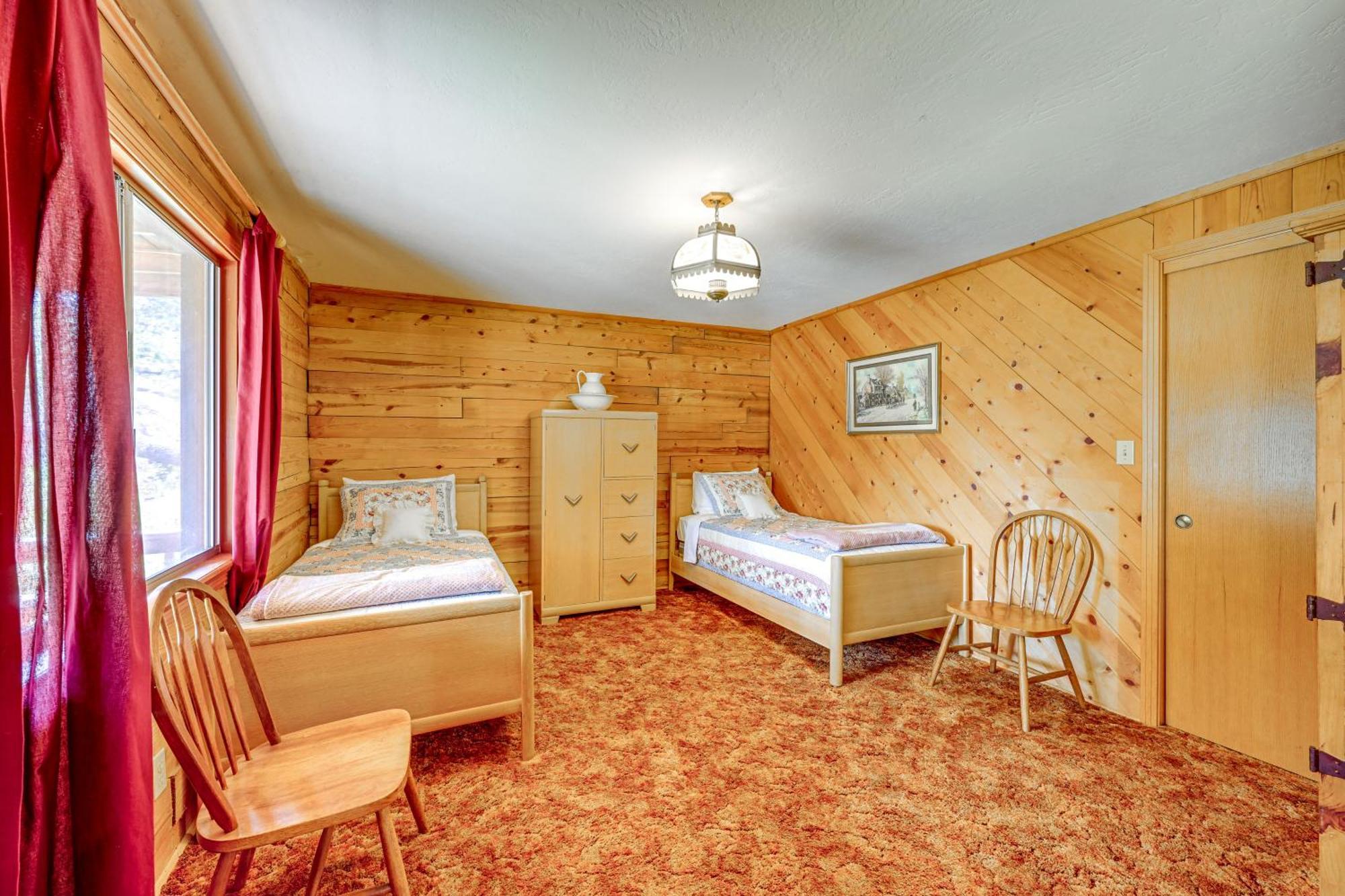 Cozy Family-Friendly Badger Retreat With Fireplace! Exterior photo