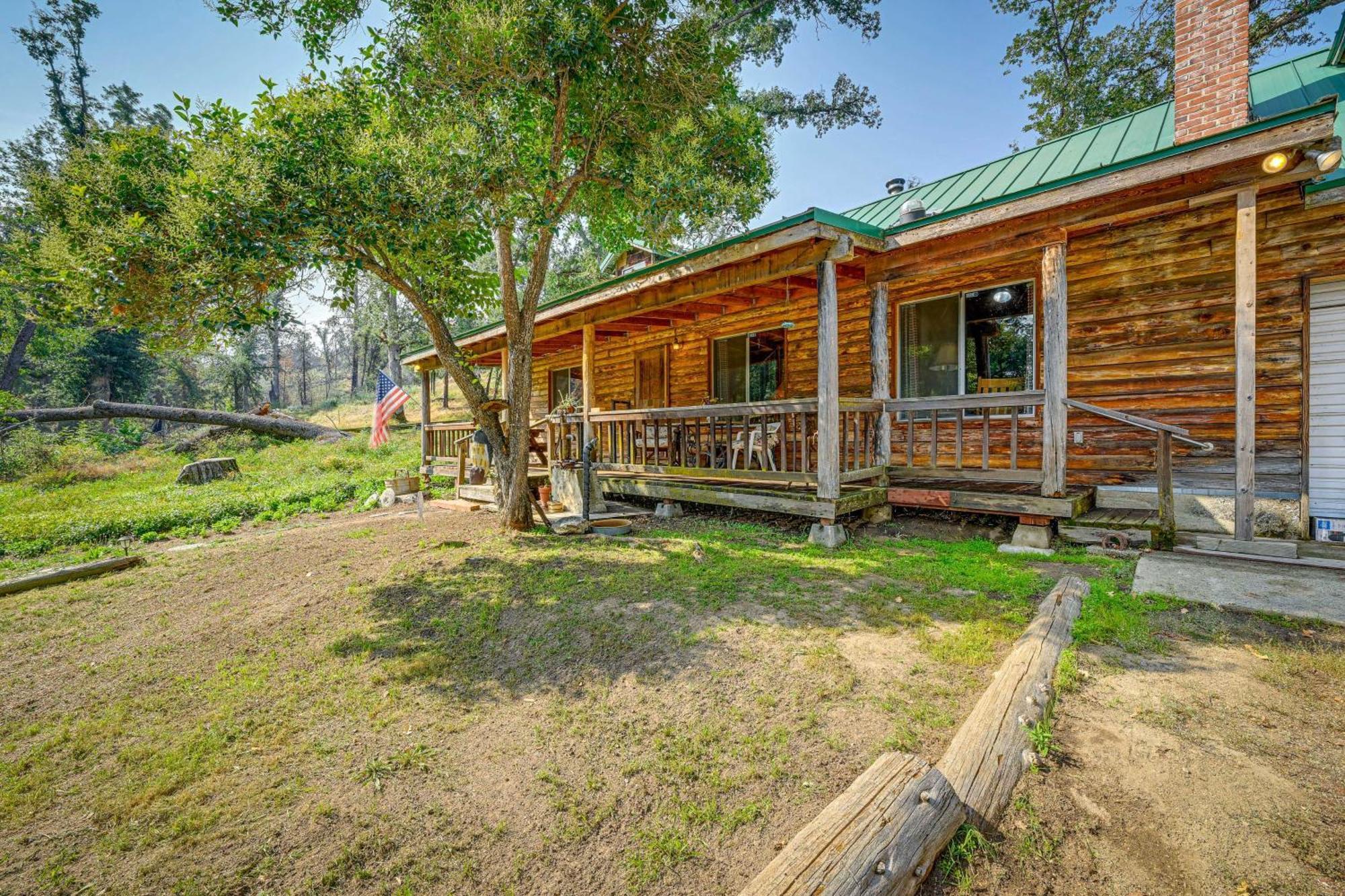 Cozy Family-Friendly Badger Retreat With Fireplace! Exterior photo