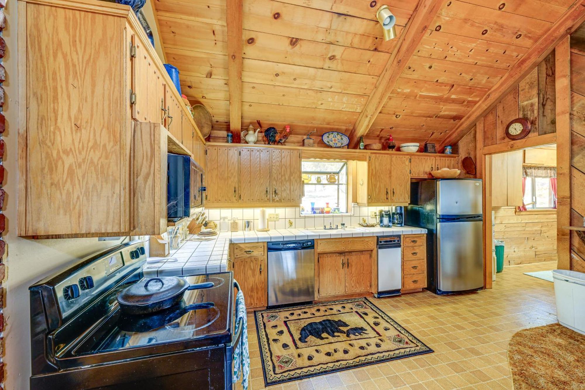 Cozy Family-Friendly Badger Retreat With Fireplace! Exterior photo