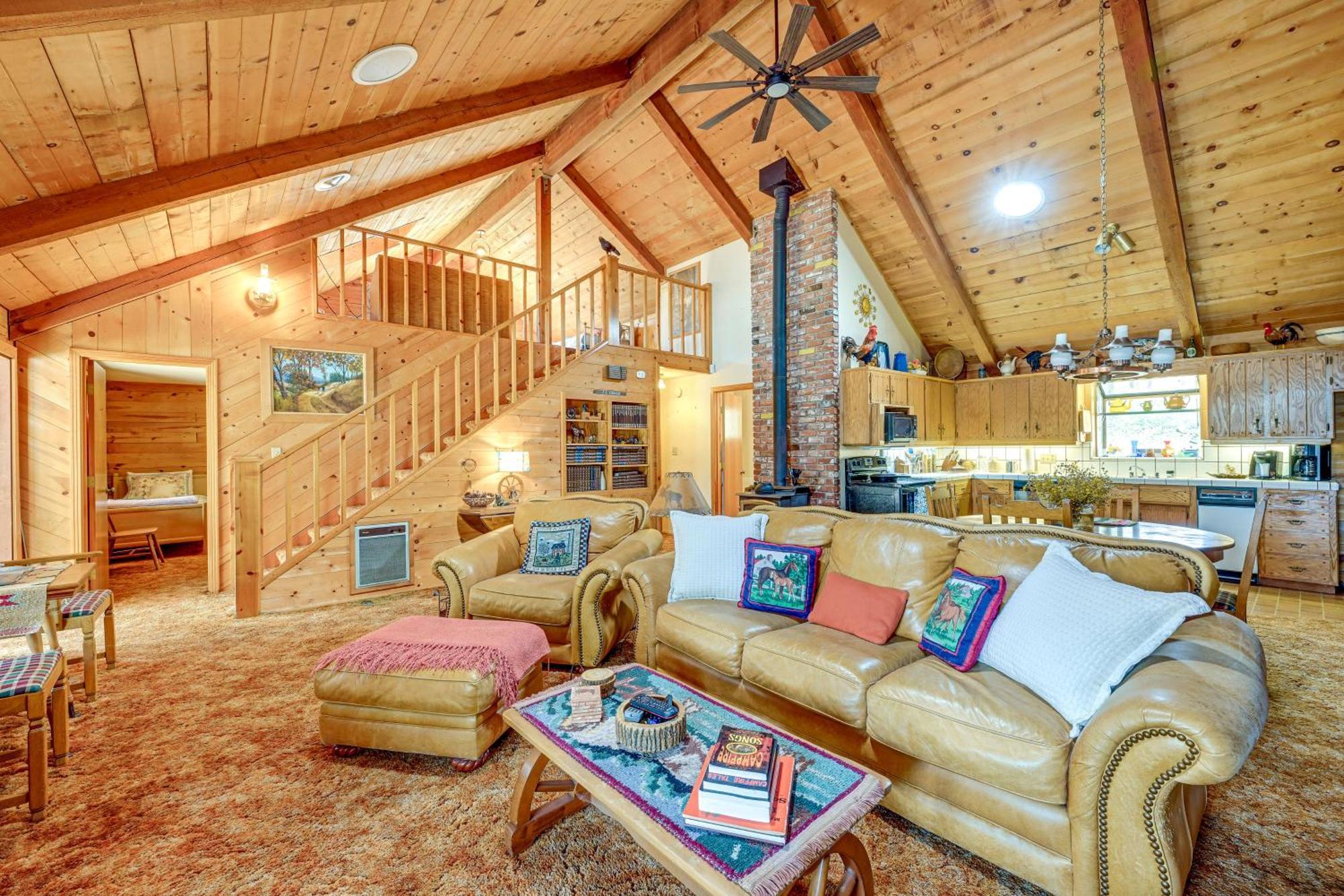 Cozy Family-Friendly Badger Retreat With Fireplace! Exterior photo