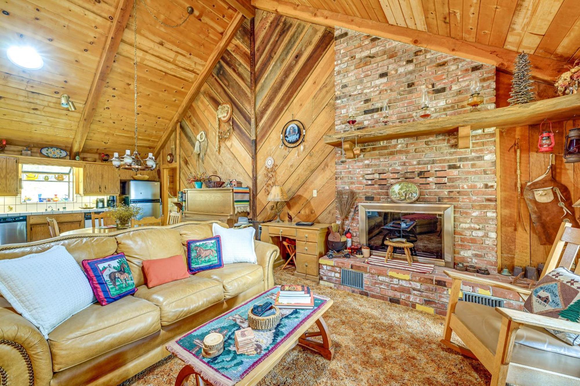Cozy Family-Friendly Badger Retreat With Fireplace! Exterior photo