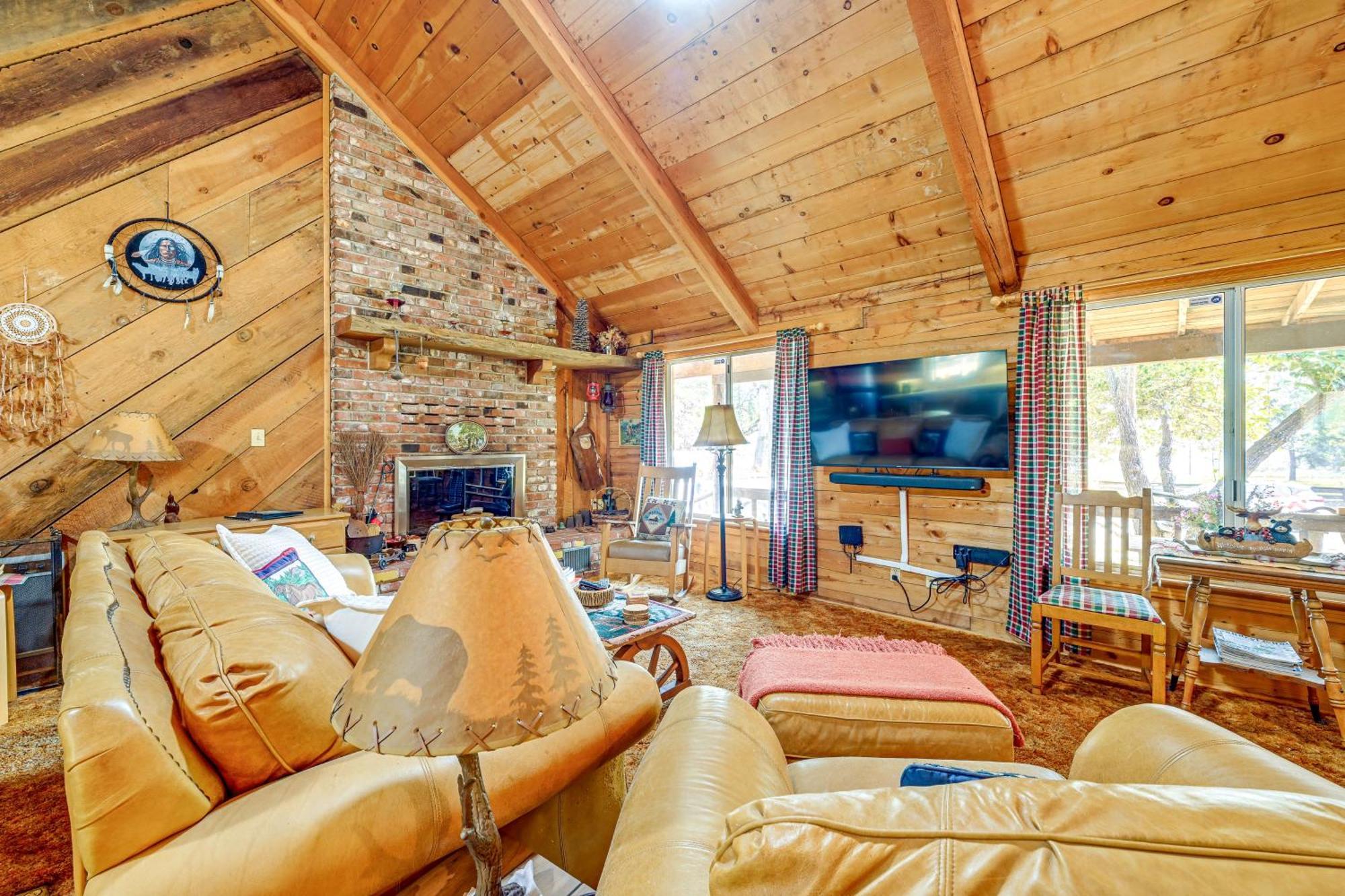 Cozy Family-Friendly Badger Retreat With Fireplace! Exterior photo